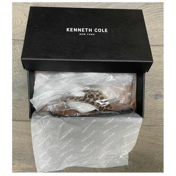 Kenneth Cole New York Palm Flat Toe Loop Sandal - Picture 3 of 13